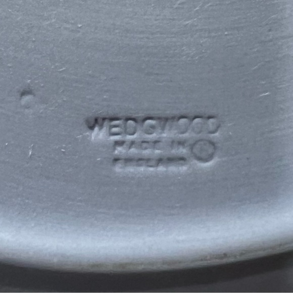 Wedgwood - Blue Jasperware Basket with Thistle Flower design - VINTAGE 1980s - Picture 3 of 8